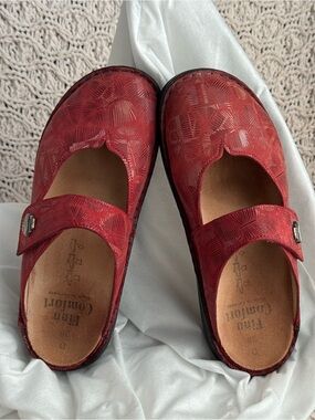 Finn Comfort Women’s Red Mary Jane Clogs